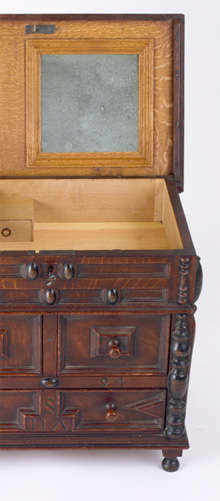 Short Family Dressing Box Detail